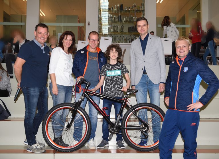 Gymnasiumleerling Ties Kramer wint mountain bike Nationale Sportweek