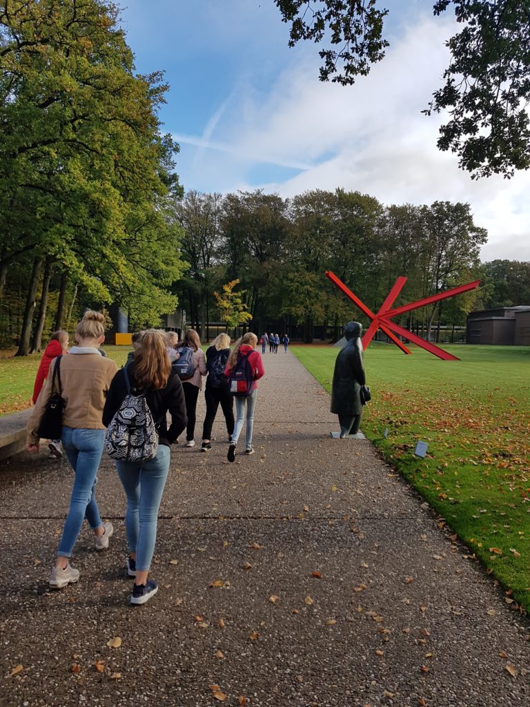 Bezoek 2e klas leerlingen van locatie Grou aan de Hoge Veluwe