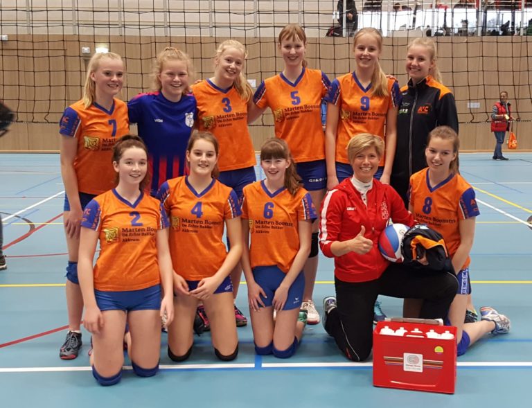 Volleybaldames in de prijzen