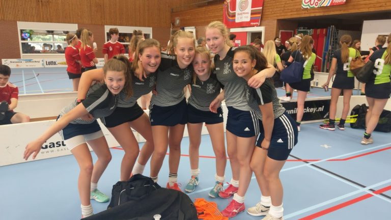 Meisjes klas 3-4 opnieuw Nederlands kampioen floorball