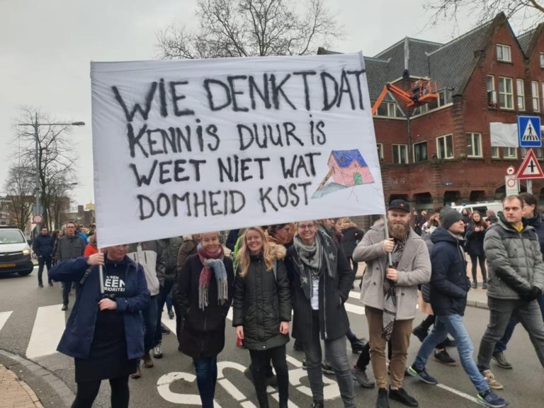 Wie denkt dat kennis duur is, weet niet wat domheid kost!